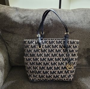 Michael Kors Jet Set Tote